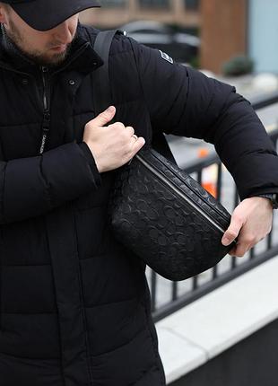 Мужская кожаная полукруглая сумка coach warren mini чёрная 29 х 19 х 10 см