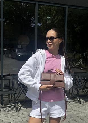 Женская кожаная сумка jacquemus le bambino коричневая