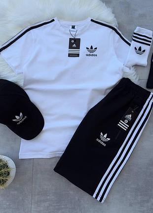 Чоловічий літній костюм adidas футболка + шорти + кепка + шкарпетки в подарунок білий із чорним комплект адідас s (b)