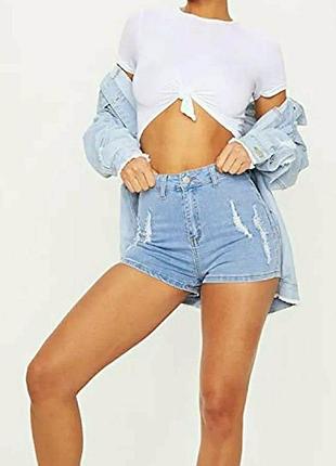 Джинсові  жіночі шорти від бренду prettylittlething рвані з високою посадкою.