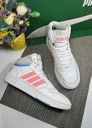 Оригінальні кросівки adidas