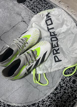 Футбольні бутси від adidas predator accuracy в білому кольорі 41