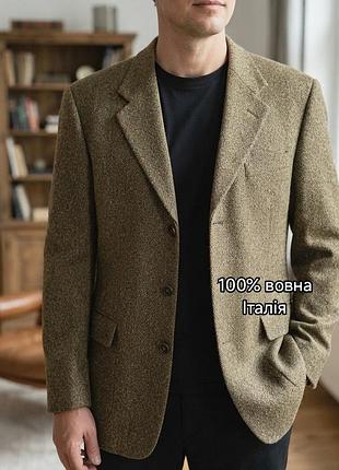 Чоловічий вінтажний піджак daniel hechter виконаний зі щільної вовняної тканини з класичною фактурою «ялинка»
