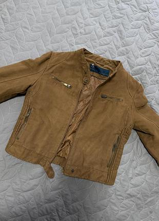Замшева куртка zara