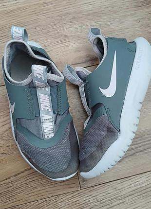 Кроссовки, тапочки nike 28.5р. 17.5-18см.