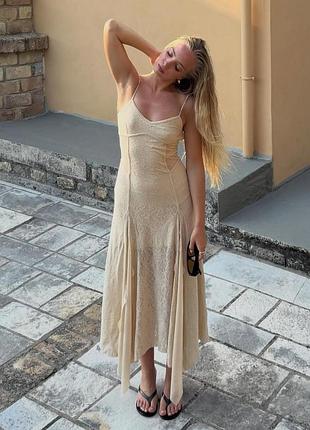 Платье средней длины с кружевом и бретелями bershka