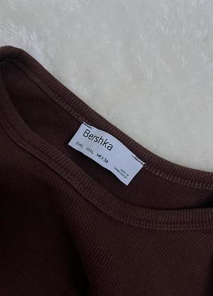 Коричневий лонгслів bershka 7