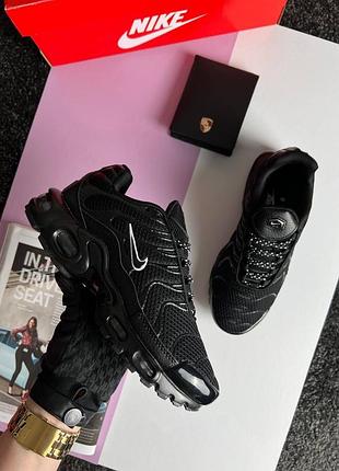 Жіночі кросівки nike air max plus all black white