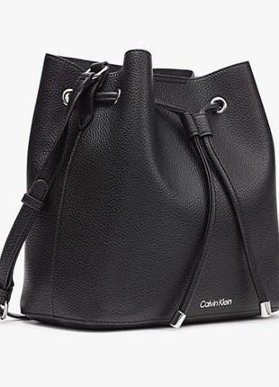 Calvin klein чорна сумка bucket bag 2
