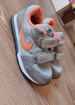 Кроссовки nike на липучках.