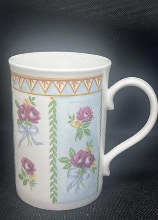 Вінтажна чашка з колекції «floral bows» серії st andrews, виготовлена в англії з кістяної порцеляни (bone china).