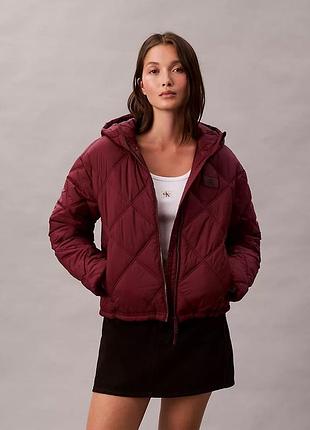Куртка демі calvin klein jeans бургунді, розмір xs, більшомірить
