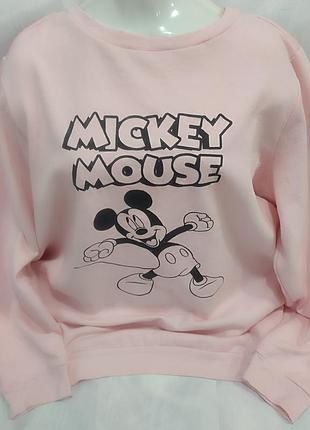 Светло-розовый свитшот с черным графическим принтом и надписью «mickey mouse». disney)