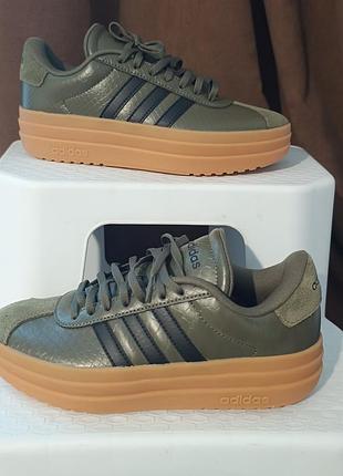 Нові жіночі кросівки adidas vl court bold оливкового кольору, 37 розмір , 2200 грн.