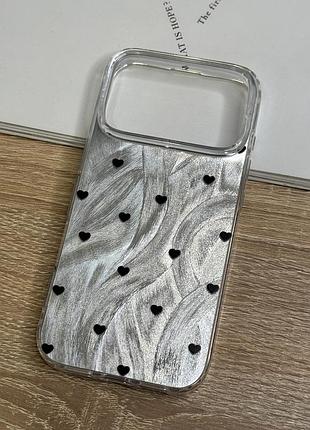 Силиконовый чехол на iphone 17 pro серебристый с принтом черных сердечек