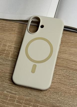 Силіконовий чохол на iphone 16 з magsafe, бежевий матовий з м’якою підкладкою silicone case