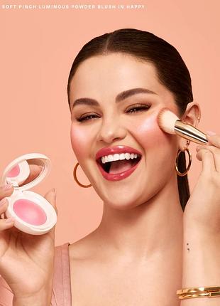Нежные сияющие пудровые румяна rare beauty soft pinch luminous powder blush happy