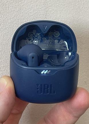 Кейс и левый наушник jbl tune flex б/у