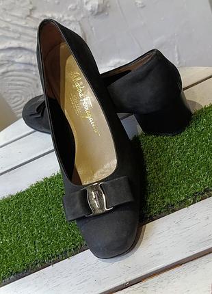 🔥ексклюзив 👑лімітована / вінтажні нубук туфлі човники жіночі  salvatore ferragamo культової моделі vara преміальної лінійки boutique 8c 38/39 👑