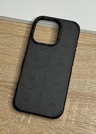 Чехол на iphone 16 pro черный с магнитом магсейф с геометрическим узором