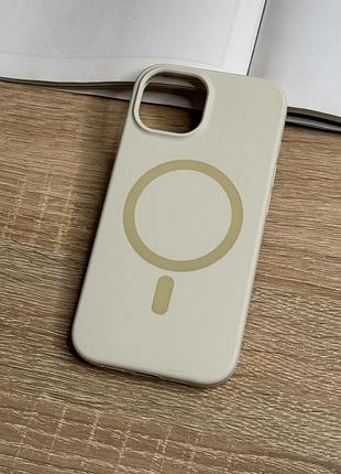 Силіконовий чохол на iphone 15 з magsafe, бежевий матовий з м’якою підкладкою silicone case