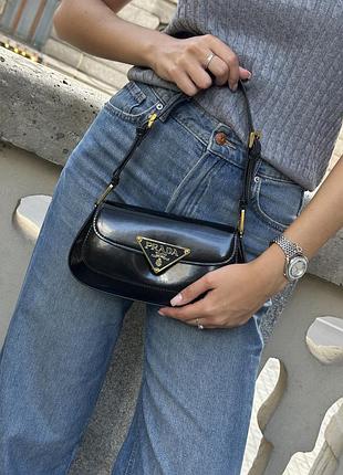 Жіноча шкіряна сумка prada patent на плече чорна 24 х 12 х 4 см