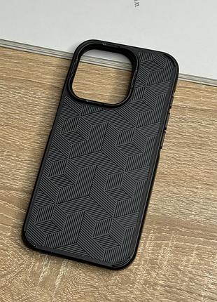 Чехол на iphone 15 pro черный с магнитом магсейф с геометрическим узором