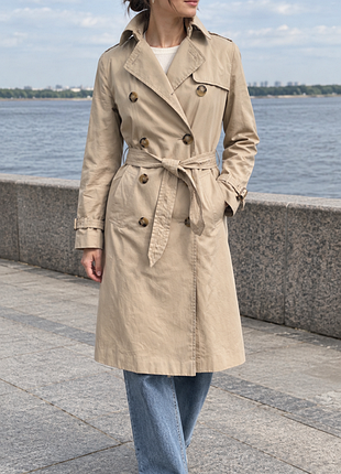 Бежевый плащ тренч massimo dutti с подкладкой в гусиную лапку, размер eur s / usa s (170/88a) в идеальном состоянии, женский, классического кроя.