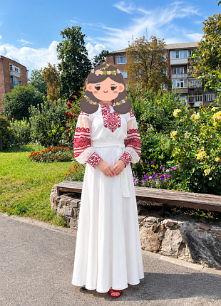Вишита біла сукня