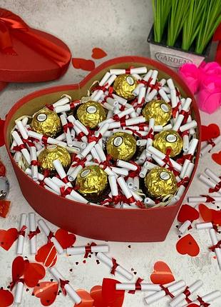 Женский подарочный бокс в форме сердца с конфетами и записочками