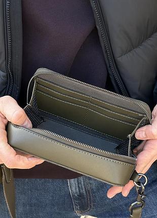 Мужская сумка coach через плечо из плотного текстиля с фирменным рисунком чёрная 19 х 11 х 5 см 5