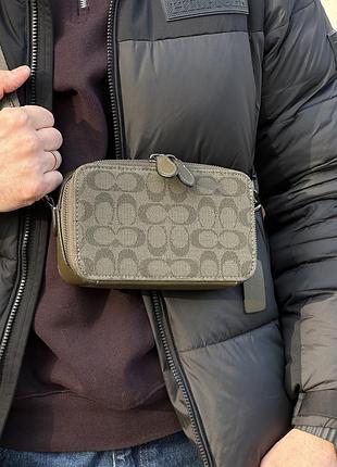 Мужская сумка coach через плечо из плотного текстиля с фирменным рисунком чёрная 19 х 11 х 5 см 7
