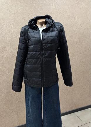 Легка, стильна та практична жіноча куртка розмір l-xl
