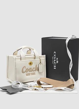 Жіноча шкіряна сумочка coach cargo tote bag у білому кольорі 20 х 14 х 11 см