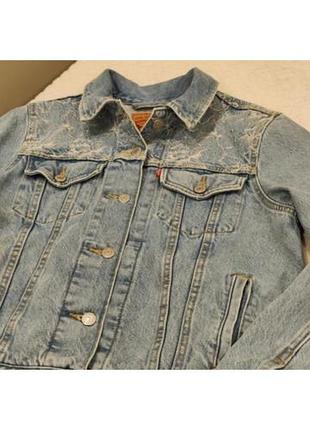 Джинсова куртка від levi's 9