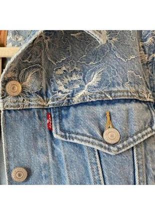 Джинсова куртка від levi's 4