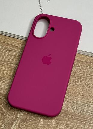 Силиконовый чехол на iphone 16, противоударный с микрофиброй, малиновый (dragon fruit)