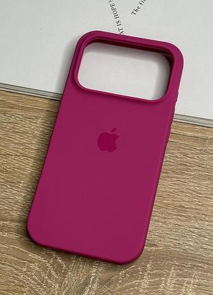 Силиконовый чехол на iphone 17 pro, противоударный с микрофиброй, малиновый (dragon fruit)