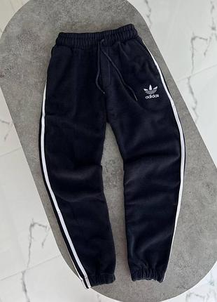 Мужские зимние спортивные штаны adidas плюшевые темно-синие брюки адидас с лампасами из полара m (bon)