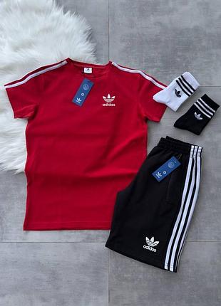 Чоловічий літній костюм adidas футболка + шорти + кепка + шкарпетки у подарунок червоний комплект адідас на літо (b)