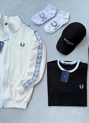 Мужской костюм fred perry 5в1 молочный с лампасами комплект фред перри кофта штаны футболка кепка носки (b)