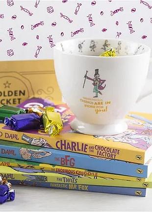 Порцеляновий кухоль на ніжці з колекції roald dahl за мотивами твору charlie and the chocolate factory від англійського бренду creative tops.