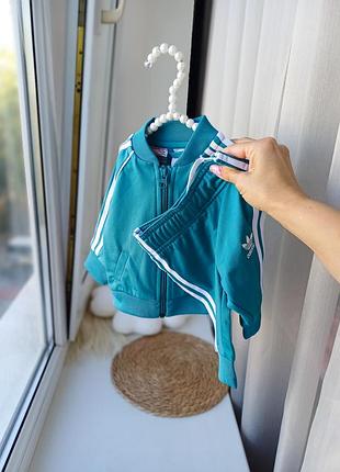 Спортивний костюм adidas