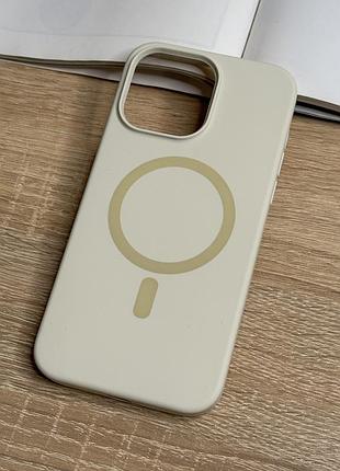 Силіконовий чохол на iphone 14 pro max з magsafe, бежевий матовий з м’якою підкладкою silicone case