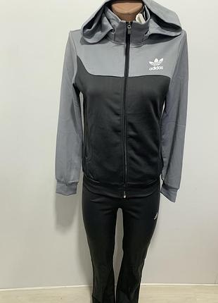 Новий спортивний костюм adidas