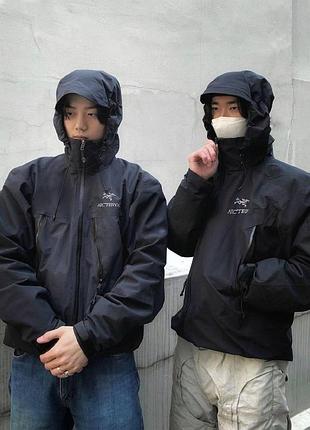 Мужская ветровка черная arcteryx осенняя весенняя куртка арктерикс демисезонная легкая с капюшоном (b)