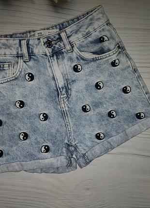Джинсовые шорты мом с вышивкой denim co
