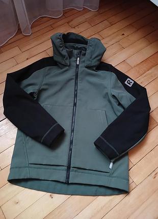Осінньо -весняна куртка з тканини softshell від reima
