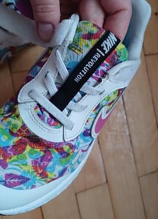 Nike revolution 4