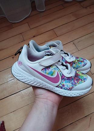 Nike revolution